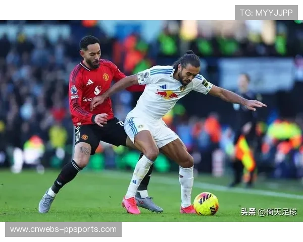 曼联战平利兹联，阿莫林场边指挥神情严肃引发镜头聚焦